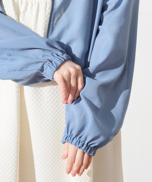 Honeys（ハニーズ）の「シアーフードブルゾン（ブルゾン・レディース・ホワイト/ブルー/グレー/ブラック・S/M/L/LL）」の13枚目の写真