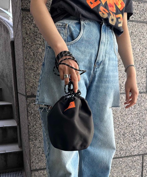 UNIVERSAL OVERALL（ユニバーサルオーバーオール）の「UNIVERSAL OVERALL / カラーザイルナイロンポーチ / UVO-023ASR（ショルダーバッグ・レディース・ライトブルー/ブラック/チャコールグレー/ネイビー/オレンジ/ベージュ/ホワイト/ライトグリーン・ONESIZE）」の3枚目の写真