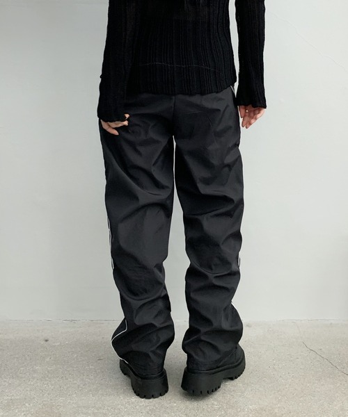 FOLLOWIN（フォロウィン）の「[UNISEX][スポーティーブロックコアルック]ナイロン配色ストリングワイドパンツ（その他パンツ・レディース・ライトグレー/ブラック・FREE）」の5枚目の写真