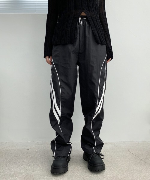 FOLLOWIN（フォロウィン）の「[UNISEX][スポーティーブロックコアルック]ナイロン配色ストリングワイドパンツ（その他パンツ・レディース・ライトグレー/ブラック・FREE）」の3枚目の写真