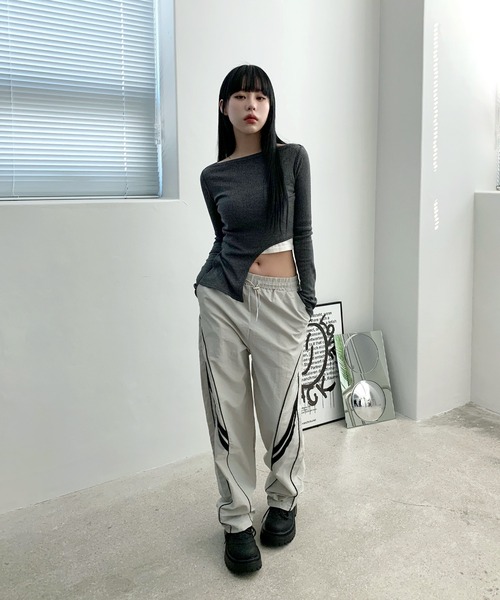 FOLLOWIN（フォロウィン）の「[UNISEX][スポーティーブロックコアルック]ナイロン配色ストリングワイドパンツ（その他パンツ・レディース・ライトグレー/ブラック・FREE）」の15枚目の写真