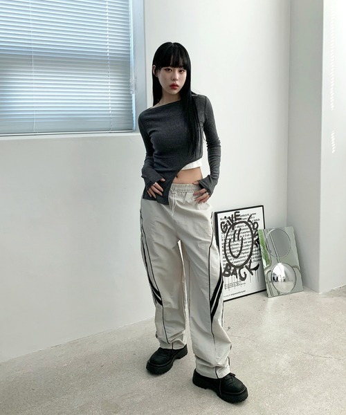 FOLLOWIN（フォロウィン）の「[UNISEX][スポーティーブロックコアルック]ナイロン配色ストリングワイドパンツ（その他パンツ・レディース・ライトグレー/ブラック・FREE）」の16枚目の写真