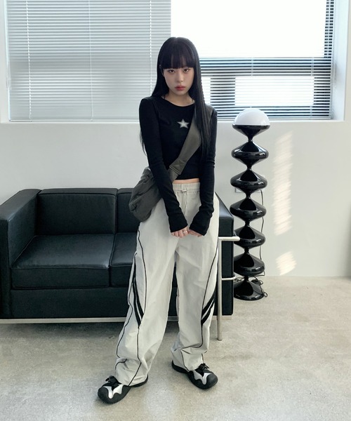 FOLLOWIN（フォロウィン）の「[UNISEX][スポーティーブロックコアルック]ナイロン配色ストリングワイドパンツ（その他パンツ・レディース・ライトグレー/ブラック・FREE）」の17枚目の写真