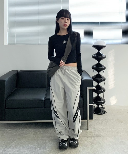 FOLLOWIN（フォロウィン）の「[UNISEX][スポーティーブロックコアルック]ナイロン配色ストリングワイドパンツ（その他パンツ・レディース・ライトグレー/ブラック・FREE）」の18枚目の写真
