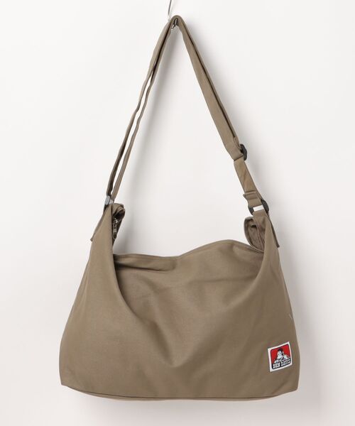 BEN DAVIS(ベンデイビス)の「【BEN DAVIS/ベンデイヴィス】 ビッグキャンパスショルダーバッグ(バックパック/リュック・メンズ・ブラック/オフホワイト/キャメル/カーキ・FREE)」の1枚目の写真