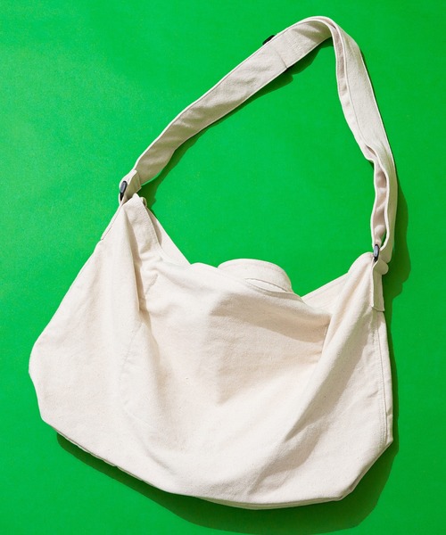 BEN DAVIS(ベンデイビス)の「【BEN DAVIS/ベンデイヴィス】 ビッグキャンパスショルダーバッグ(バックパック/リュック・メンズ・ブラック/オフホワイト/キャメル/カーキ・FREE)」の10枚目の写真