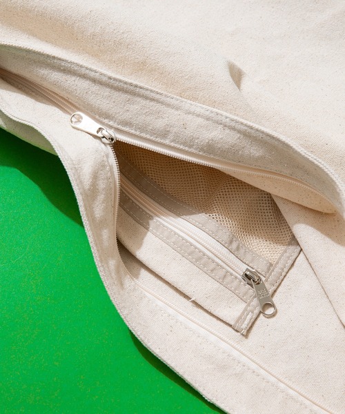 BEN DAVIS(ベンデイビス)の「【BEN DAVIS/ベンデイヴィス】 ビッグキャンパスショルダーバッグ(バックパック/リュック・メンズ・ブラック/オフホワイト/キャメル/カーキ・FREE)」の14枚目の写真