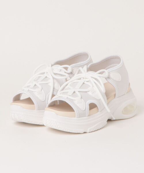 a.v.v（アーヴェヴェ）の「a.v.v / エア入り スポーツサンダル（サンダル・レディース・ホワイト/ブラック/グレー/ライトピンク・L/LL/S/M）」の2枚目の写真