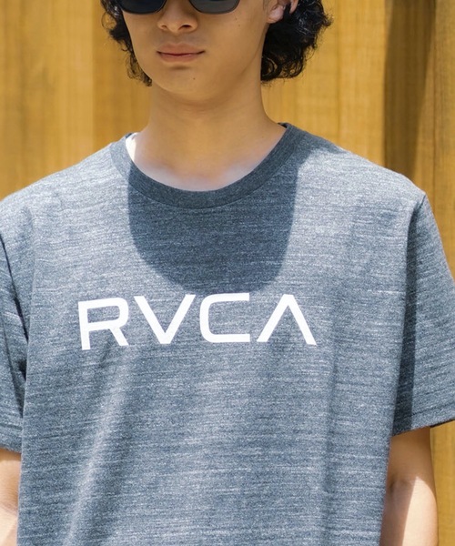RVCA(ルーカ)の「RVCA メンズ BIG RVCA VITAGE RED STITCH TEE Tシャツ 【2024年春夏モデル】/ルーカ半袖ワンポイントロゴTシャツ(Tシャツ/カットソー・メンズ・オフホワイト/ヘザーグレー/ブルー/ブラック/グリーン系その他/エンジ・LARGE/MEDIUM/SMALL)」の4枚目の写真