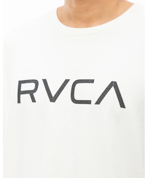 RVCA(ルーカ)の「RVCA メンズ BIG RVCA VITAGE RED STITCH TEE Tシャツ 【2024年春夏モデル】/ルーカ半袖ワンポイントロゴTシャツ(Tシャツ/カットソー・メンズ・オフホワイト/ヘザーグレー/ブルー/ブラック/グリーン系その他/エンジ・LARGE/MEDIUM/SMALL)」の9枚目の写真