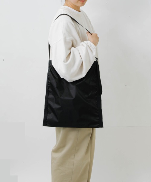 HIGHTIDE（ハイタイド）の「トートバッグ サコッシュ StitchandSew ステッチアンドソー ウルトラライトフラットトート ショルダーバッグ A4対応（トートバッグ・メンズ・ブラック・FREE）」の2枚目の写真