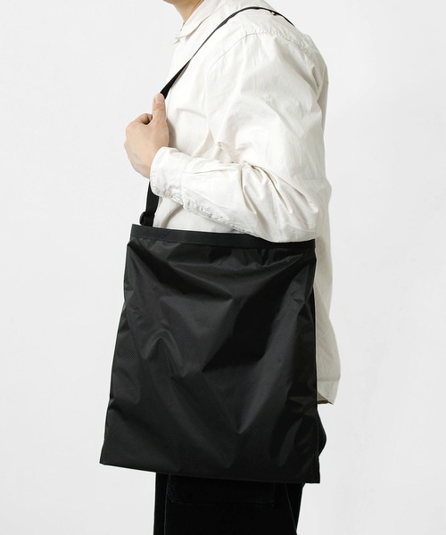 HIGHTIDE（ハイタイド）の「トートバッグ サコッシュ StitchandSew ステッチアンドソー ウルトラライトフラットトート ショルダーバッグ A4対応（トートバッグ・メンズ・ブラック・FREE）」の13枚目の写真