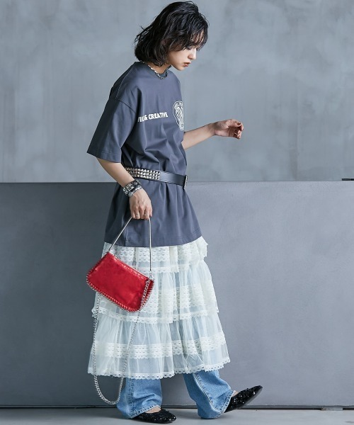 GEVS.(ジェイヴィス)の「<大きいサイズ> 綿100%ゆったりシルエットロゴプリントTシャツ GEVS.(Tシャツ/カットソー・レディース・チャコール/オフホワイト・4L/3L/LL/L/5L)」の3枚目の写真
