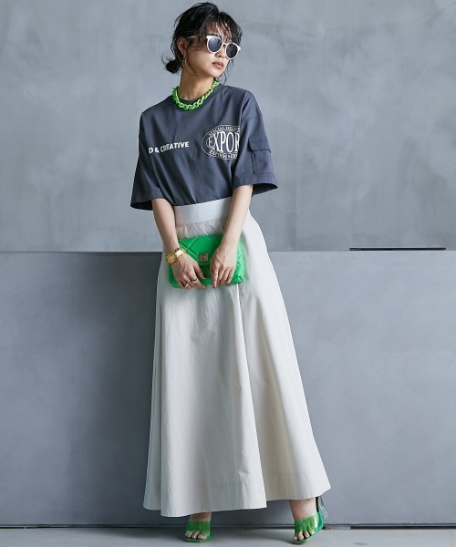 GEVS.(ジェイヴィス)の「<大きいサイズ> 綿100%ゆったりシルエットロゴプリントTシャツ GEVS.(Tシャツ/カットソー・レディース・チャコール/オフホワイト・4L/3L/LL/L/5L)」の4枚目の写真