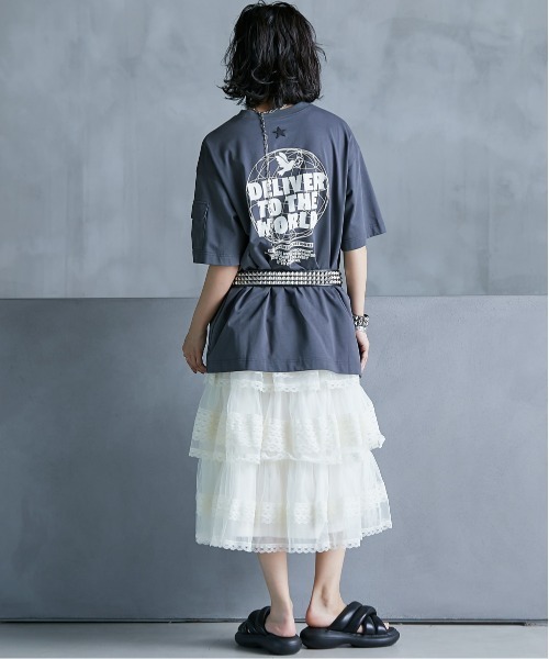 GEVS.(ジェイヴィス)の「<大きいサイズ> 綿100%ゆったりシルエットロゴプリントTシャツ GEVS.(Tシャツ/カットソー・レディース・チャコール/オフホワイト・4L/3L/LL/L/5L)」の17枚目の写真