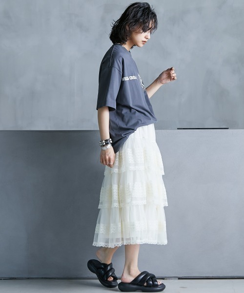 GEVS.(ジェイヴィス)の「<大きいサイズ> 綿100%ゆったりシルエットロゴプリントTシャツ GEVS.(Tシャツ/カットソー・レディース・チャコール/オフホワイト・4L/3L/LL/L/5L)」の11枚目の写真
