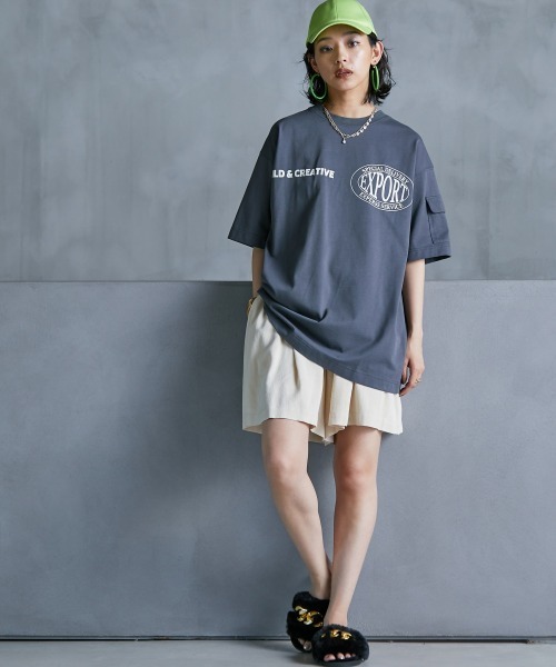 GEVS.(ジェイヴィス)の「<大きいサイズ> 綿100%ゆったりシルエットロゴプリントTシャツ GEVS.(Tシャツ/カットソー・レディース・チャコール/オフホワイト・4L/3L/LL/L/5L)」の5枚目の写真