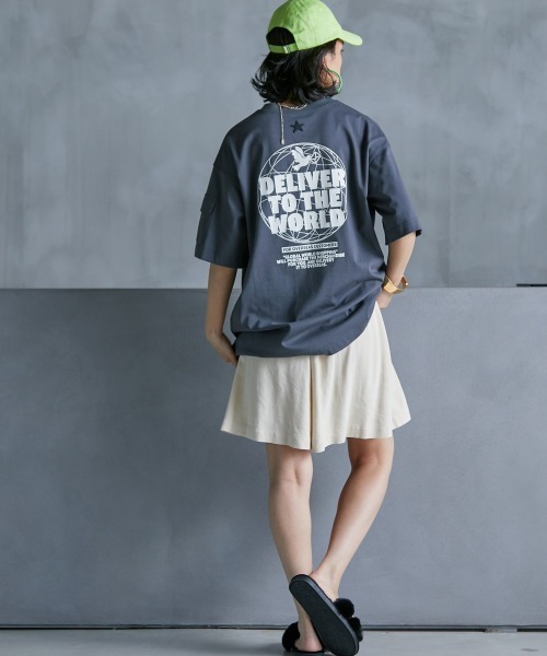 GEVS.(ジェイヴィス)の「<大きいサイズ> 綿100%ゆったりシルエットロゴプリントTシャツ GEVS.(Tシャツ/カットソー・レディース・チャコール/オフホワイト・4L/3L/LL/L/5L)」の21枚目の写真