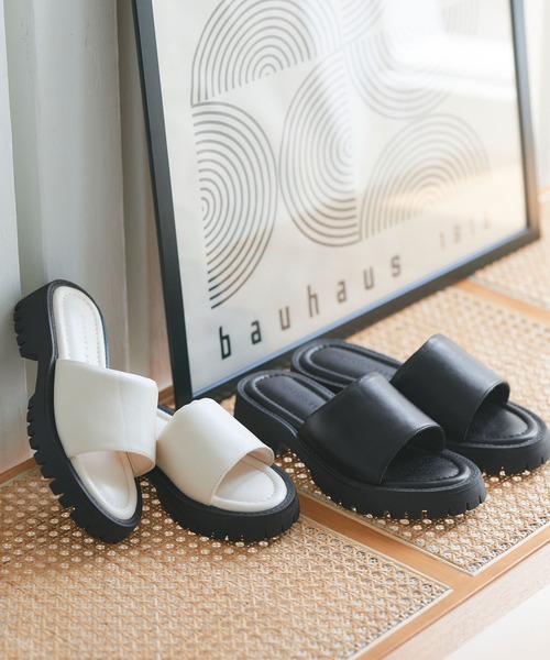 KOBE LETTUCE（コウベレタス）の「厚底ヒールサンダル（サンダル・レディース・ブラック/オフホワイト・L/M/S）」の3枚目の写真