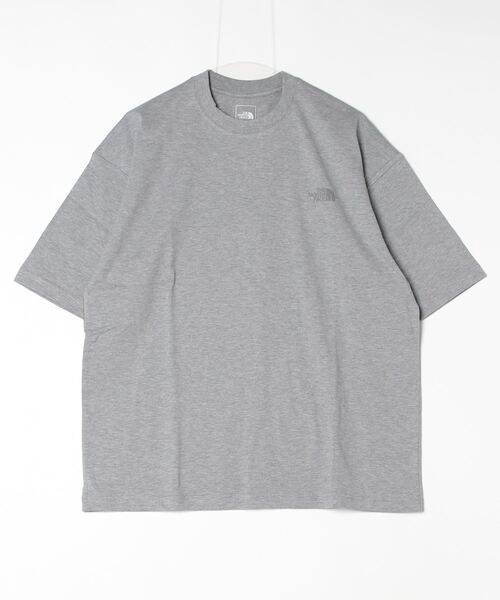 THE NORTH FACE(ザノースフェイス)の「ザ ノース フェイス THE NORTH FACE S/S Oversized Logo Tee_ショートスリーブオーバーサイズドロゴティー(Tシャツ/カットソー・メンズ・ブラック/グレー・SS/S/M/L/XL)」の2枚目の写真