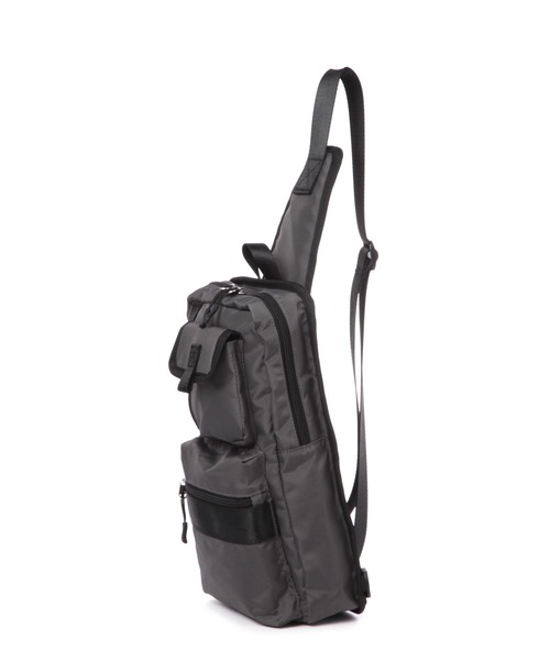 LAKOLE（ラコレ）の「ガジェット縦長ボディバッグ / 132184（ボディバッグ/ウエストポーチ・メンズ・チャコールグレー/ネイビー/ブラック・FREE）」の6枚目の写真