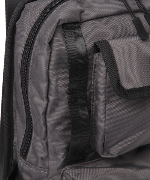 LAKOLE（ラコレ）の「ガジェット縦長ボディバッグ / 132184（ボディバッグ/ウエストポーチ・メンズ・チャコールグレー/ネイビー/ブラック・FREE）」の12枚目の写真