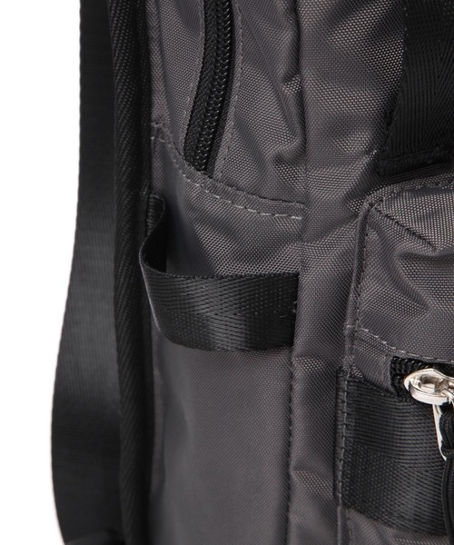 LAKOLE（ラコレ）の「ガジェット縦長ボディバッグ / 132184（ボディバッグ/ウエストポーチ・メンズ・チャコールグレー/ネイビー/ブラック・FREE）」の13枚目の写真