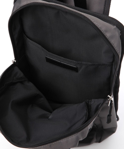 LAKOLE（ラコレ）の「ガジェット縦長ボディバッグ / 132184（ボディバッグ/ウエストポーチ・メンズ・チャコールグレー/ネイビー/ブラック・FREE）」の16枚目の写真