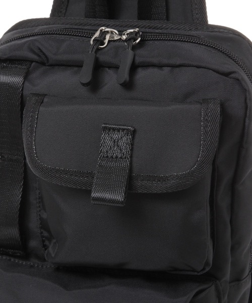 LAKOLE（ラコレ）の「ガジェット縦長ボディバッグ / 132184（ボディバッグ/ウエストポーチ・メンズ・チャコールグレー/ネイビー/ブラック・FREE）」の20枚目の写真