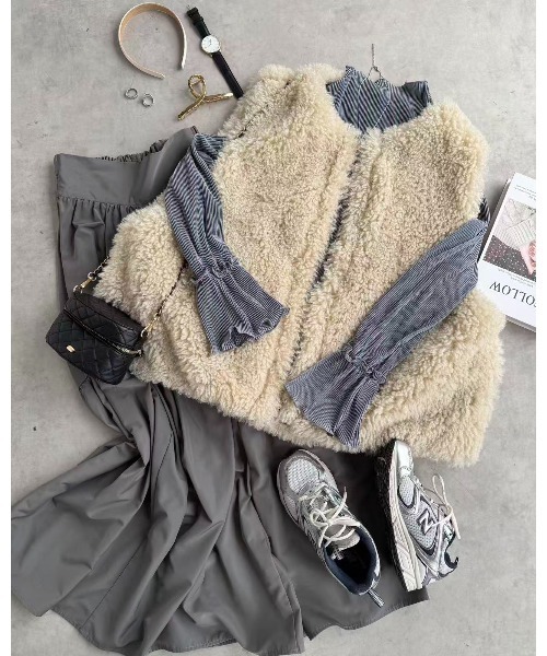 classicalelf（クラシカルエルフ）の「華奢見えが叶う 女性の味方。 キャンディー スリーブ プリーツ メロー トップス（Tシャツ/カットソー・レディース・グレイッシュブルー/ブラック/アイボリー/グレイッシュベージュ・X-LARGE/SMALL/MEDIUM/LARGE）」の15枚目の写真