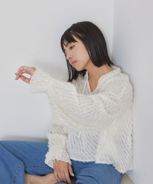 VIS（ビス）の「カットジャガードフリンジボリュームブラウス（シャツ/ブラウス・レディース・ブラック/キナリ・FREE）」の6枚目の写真