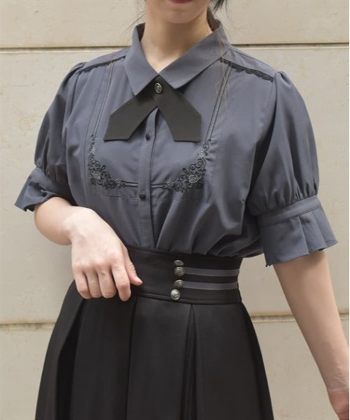 専用！フォクシー ロゴ刺繍のブラウス「Dienne」タグ付き未使用品です。 フォクシー ロゴ刺繍のブラウス「Dienne」タグ付き未使用品です。