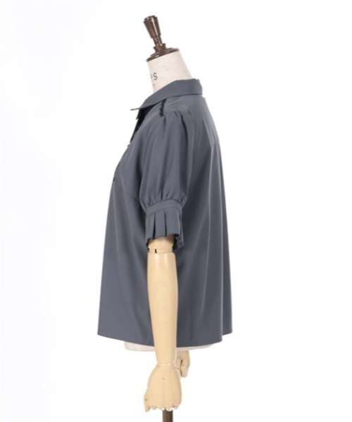 専用！フォクシー ロゴ刺繍のブラウス「Dienne」タグ付き未使用品です。 専用！フォクシー ロゴ刺繍のブラウス「Dienne」タグ付き未使用品です