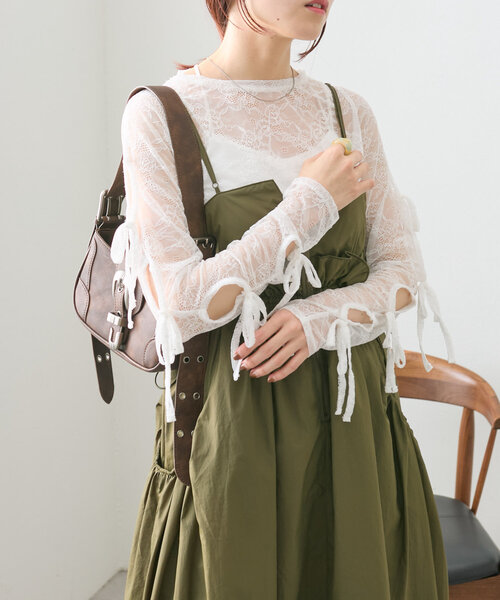 w closet(ダブルクローゼット)の「サイドリボンレースプルオーバー(Tシャツ/カットソー・レディース・アイボリー/ブラック/オフホワイト・FREE)」の2枚目の写真