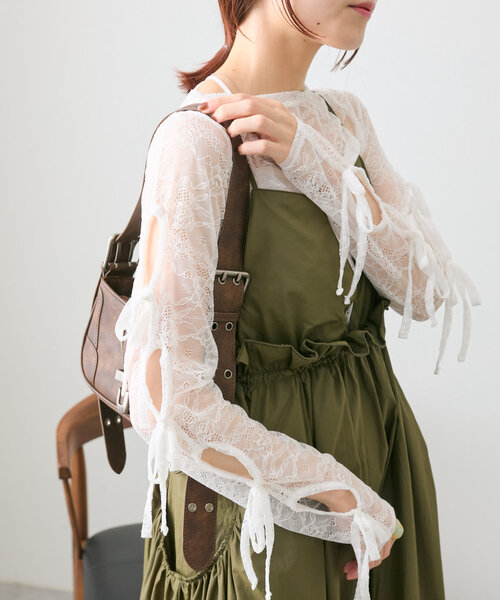 w closet(ダブルクローゼット)の「サイドリボンレースプルオーバー(Tシャツ/カットソー・レディース・アイボリー/ブラック/オフホワイト・FREE)」の5枚目の写真