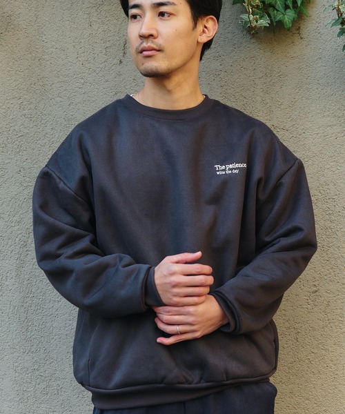 BEAMS HEART(ビームスハート)の「【ユニセックス】フェイクスウェード ボア クルーネック スウェット(スウェット・メンズ・チャコールグレー/ライトブラウン/ホワイト系その他5・SMALL/MEDIUM/LARGE)」の2枚目の写真