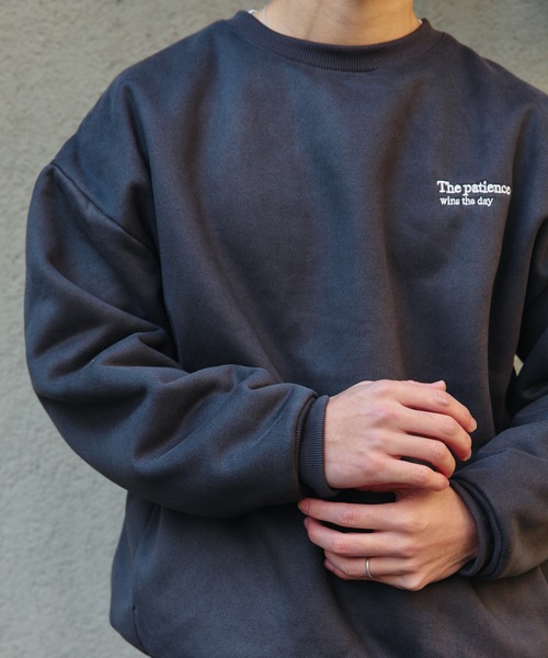 BEAMS HEART(ビームスハート)の「【ユニセックス】フェイクスウェード ボア クルーネック スウェット(スウェット・メンズ・チャコールグレー/ライトブラウン/ホワイト系その他5・SMALL/MEDIUM/LARGE)」の9枚目の写真