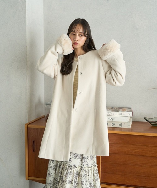 earth music&ecology（アースミュージックアンドエコロジー）の「ファーカフスノーカラーコート（ノーカラーコート・レディース・杢グレー/アイボリー/ブラック・S/M）」の4枚目の写真