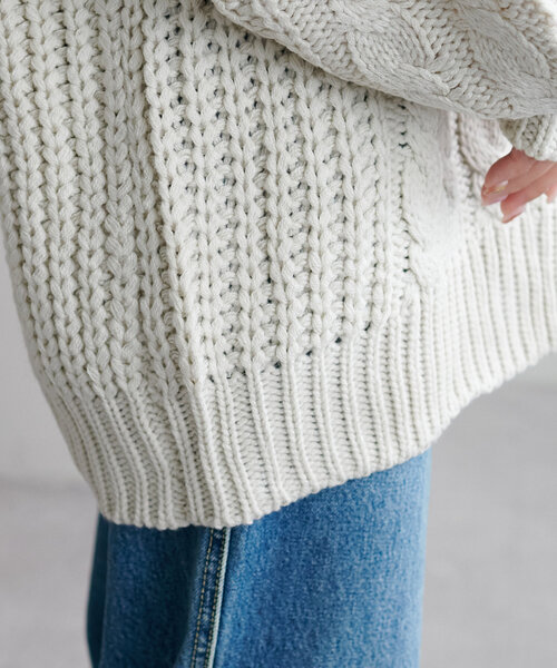 DISCOAT（ディスコート）の「【SNSで人気！】パッチワークケーブルボリュームニット《WEB限定》（ニット/セーター・レディース・レッド/ネイビー/グリーン系その他/チャコールグレー/アイボリー・MEDIUM）」の10枚目の写真