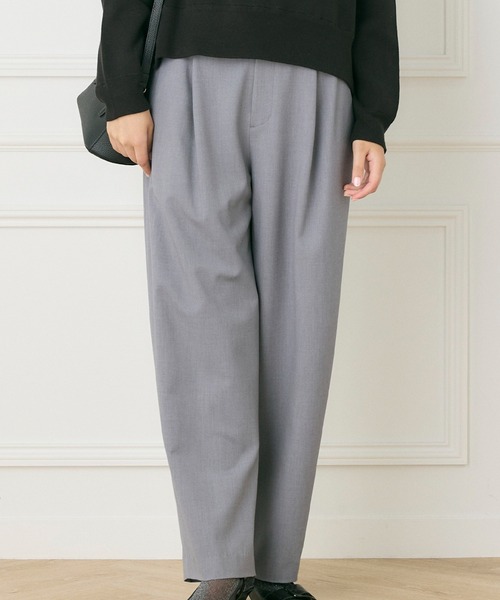 INED CLARO（イネドクラロ）の「カーブタックパンツ（その他パンツ・レディース・ベージュ/ネイビー/グレー・9号/11号）」の2枚目の写真