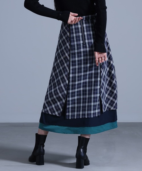 kOhAKU(コハク)の「異素材切替コクーンチェックスカート(スカート・レディース・ネイビー・1/2)」の4枚目の写真