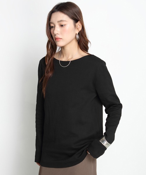 by LEGNA(バイレグナ)の「【選べる2タイプ】ボートネックロングTシャツ(Tシャツ/カットソー・レディース・ブラック×ホワイト/ネイビー×ホワイト/ホワイト×ブラック/グレー×ホワイト/ホワイト×ブラウン/チャコール/モカ/杢グレー/ホワイト/ブラック・MEDIUM/LARGE)」の5枚目の写真
