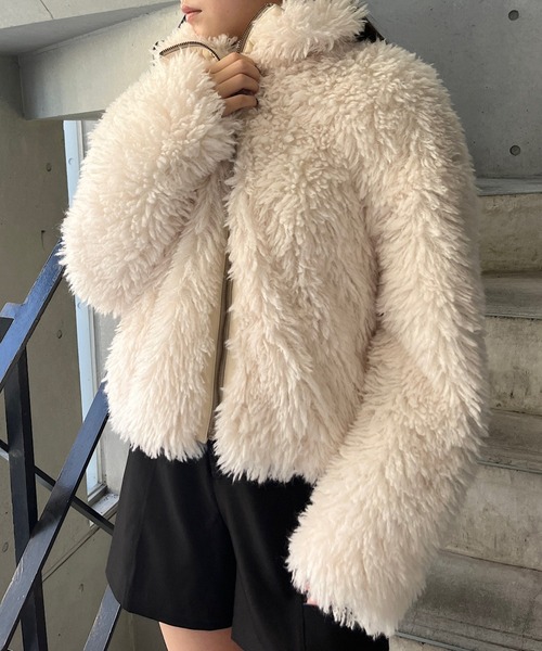 RAY CASSIN（レイカズン）の「【今年絶対欲しい】ボアブルゾン / 軽量 アウター（ブルゾン・レディース・ベージュ/チャコールグレー/アイボリー・FREE）」の4枚目の写真