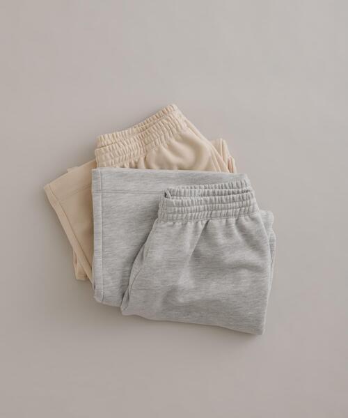 URBAN RESEARCH（アーバンリサーチ）の「『UR TECH』スウェットストレートパンツ（その他パンツ・レディース・グレー/ナチュラル・SMALL/MEDIUM）」の3枚目の写真