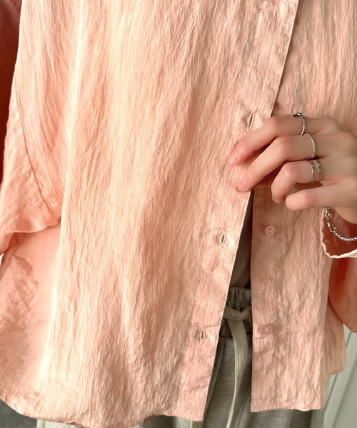 classicalelf（クラシカルエルフ）の「上品な抜け感と自由なアレンジ叶う。2wayカラー袖シャーリングシアー素材シャツブラウス（長袖）（シャツ/ブラウス・レディース・ブラウン/ピンク/ベージュ/チャコール・LARGE/MEDIUM/SMALL/X-LARGE）」の16枚目の写真