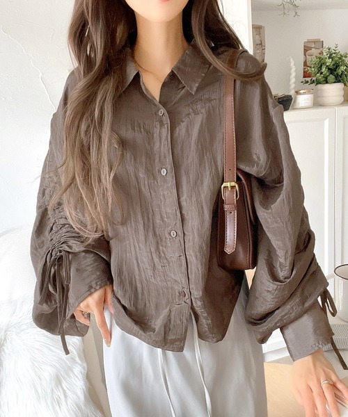 classicalelf（クラシカルエルフ）の「上品な抜け感と自由なアレンジ叶う。2wayカラー袖シャーリングシアー素材シャツブラウス（長袖）（シャツ/ブラウス・レディース・ブラウン/ピンク/ベージュ/チャコール・LARGE/MEDIUM/SMALL/X-LARGE）」の18枚目の写真