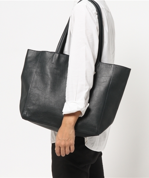 B:MING by BEAMS（ビーミングバイビームス）の「ビーミング by ビームス / カウレザートートバッグ（トートバッグ・メンズ・ブラック/ネイビー・ONE SIZE）」の3枚目の写真