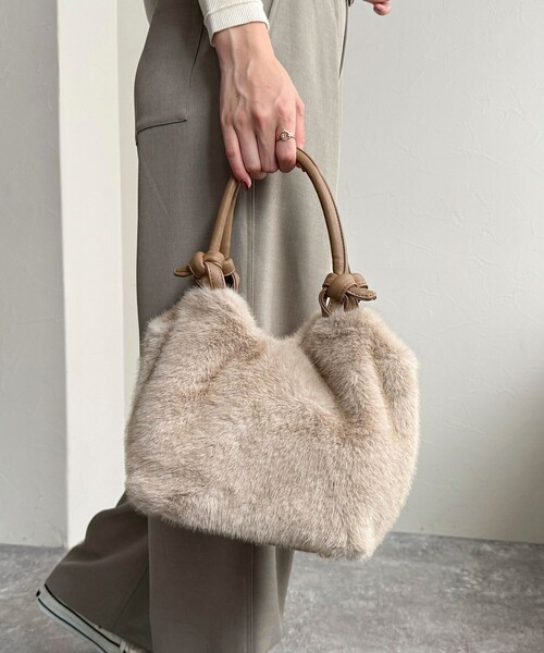 fredy emue（フレディエミュ）の「ノットハンドルファートートバッグ（ショルダーバッグ・レディース・グレイッシュベージュ/ベージュ・FREE）」の4枚目の写真