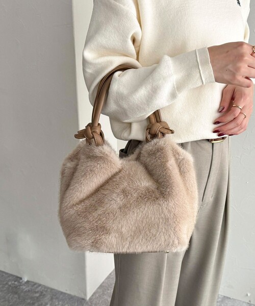 fredy emue（フレディエミュ）の「ノットハンドルファートートバッグ（ショルダーバッグ・レディース・グレイッシュベージュ/ベージュ・FREE）」の5枚目の写真