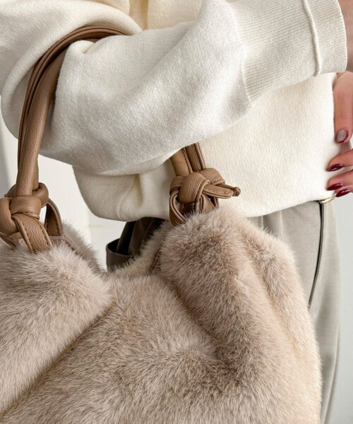 fredy emue（フレディエミュ）の「ノットハンドルファートートバッグ（ショルダーバッグ・レディース・グレイッシュベージュ/ベージュ・FREE）」の6枚目の写真